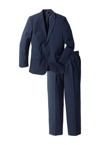 Completo blu navy composto da un blazer con due bottoni e pantaloni con taglio dritto, realizzato in tessuto liscio con una leggera texture.