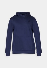 Mørkeblå hoodie lavet af blødt stof, med en frontlomme, ribbede manchetter og et lille logo på brystet. Simpel, afslappet design.