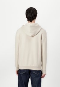 Thumbnail Image 4
