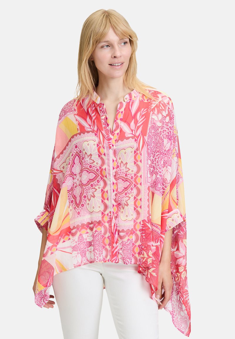 Bluse mit pink-gelbem Muster und lockerer Passform, mit Knopfverschluss am Hals, weiten Ärmeln und einem transparenten, leichten Stoff.