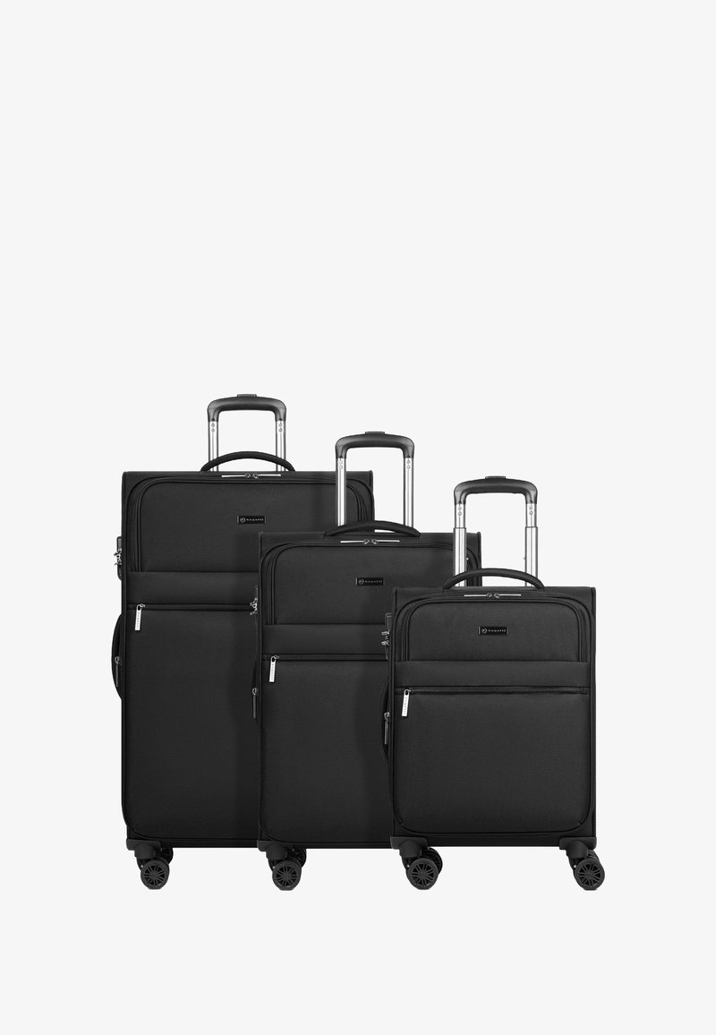 Tre valigie nere a strati, realizzate in tessuto testurizzato, dotate di manici estraibili e quattro ruote; includono tasche con zip per lo stoccaggio.