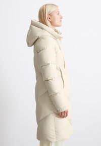 Marc O'Polo LONG NEW QUILTINGS WITH HOOD - Daunenmantel - stony sand