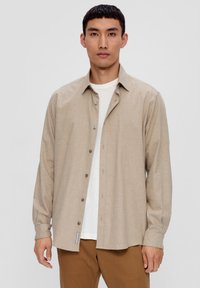 s.Oliver REGULAR - Hemd - helles beige