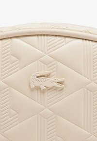 Lacoste SHOULDER - Sac à main - bone white
