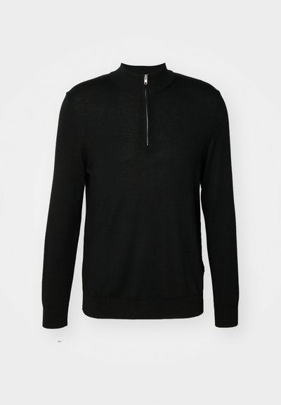 Schwarzer gestrickter Pullover mit hohem Kragen und halber Reißverschlussöffnung. Lange Ärmel und eine taillierte Passform, mit einer glatten Textur und minimaler Detailierung.