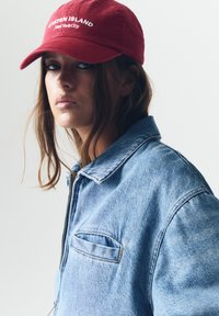 PULL&BEAR Kapa - red