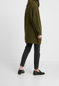mbyM Trui - mottled olive