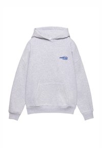 Grijze hoodie gemaakt van zacht katoenmateriaal. Voorzien van een voorzak, geribbelde manchetten en een blauw logo met de tekst "retired not employed" op de borst.