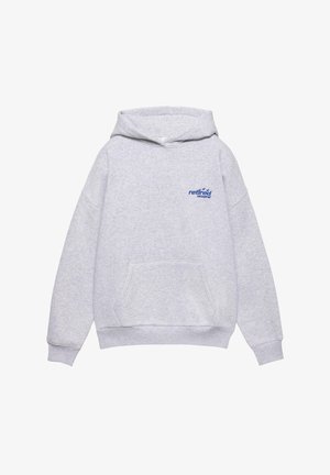 Szürke kapucnis pulóver puha pamut anyagból. Elöl zsebével, bordázott mandzsettákkal és a mellkason kék logóval, rajta a "nyugdíjas, nem alkalmazott" felirattal.