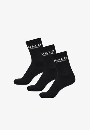 Schwarze Baumwollsocken mit gerippter Struktur. "HALO" und Zahlen sind in Weiß am Bund aufgedruckt. Set aus drei Paaren.