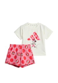 Zweiteiliges Kinderoutfit bestehend aus einem weißen Baumwoll-T-Shirt mit einem grafischen Druck in Pink mit Punkten und pinken Shorts, die mit roten Punkten und Charaktermotiven verziert sind.