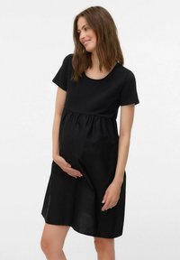 Abito premaman nero con maniche corte, collezione a girocollo e vita impero. Realizzato in tessuto morbido, presenta un design morbido e fluido.