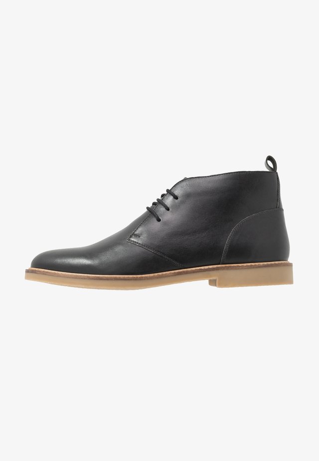 EXTRA WIDE FIT CHUKKA - Casual lace-ups - black