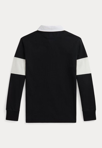 Svart langermet poloskjorte med hvit krage og hvit horisontal stripe på hver erme. Glatt stoff med klassisk passform.