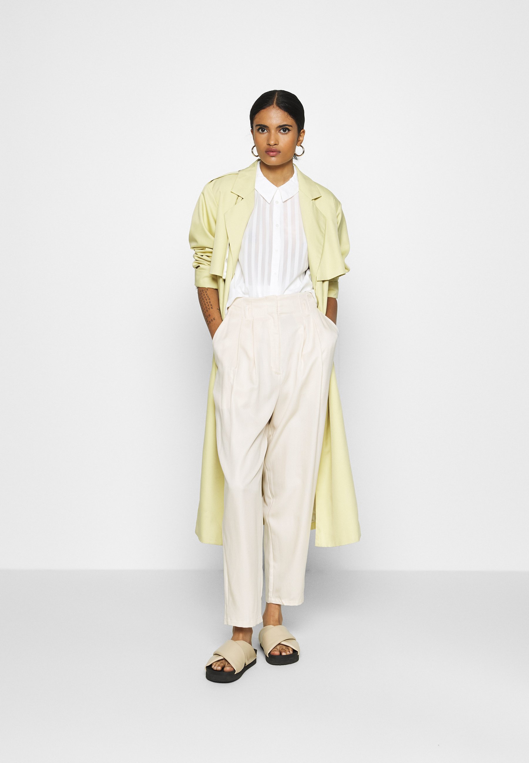 Vila VIKAMOLIA SHIRT Skjorte cloud dancer Zalando.no Vila VIKAMOLIA SHIRT Skjorte cloud dancer Zalando.no