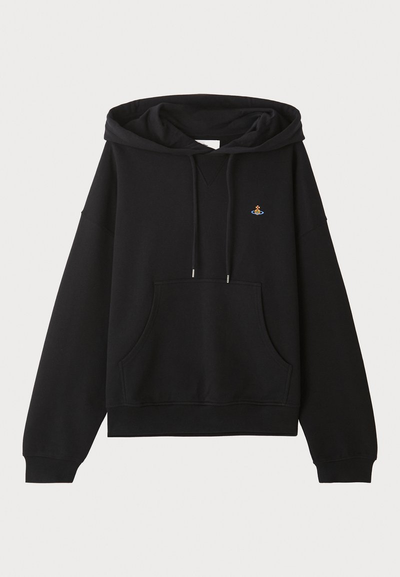 Hoodie noir en tissu doux, avec une poche kangourou, un capuchon à cordon de serrage et un petit motif brodé sur la poitrine.