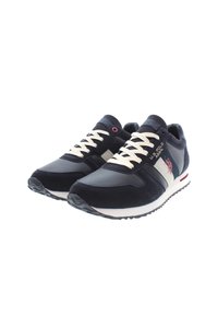 Granatowe sneakersy wykonane z skóry i zamszu, z białymi sznurowadłami, paskiem dekoracyjnym oraz czerwonym akcentem z logo. Teksturowana gumowa podeszwa zapewniająca dobrą przyczepność.