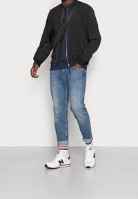 REVOLUTION Bomber bunda - black