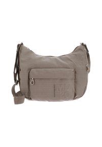 Borsa a tracolla in tessuto beige con forma curva, tracolla regolabile, tasca frontale con zip e superficie testurizzata. Presenta una stampa con il logo.
