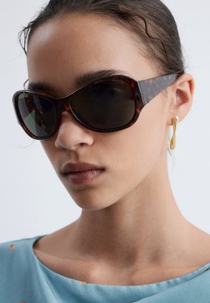 & OTHER STORIES, & OTHER STORIES OVERSIZED CURVED SUNGLASSES - Lunettes de soleil - black tortoiseshell