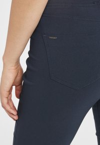 b.young BYKEIRA BYDIXI CAPRI - - Shorts - copenhagen night