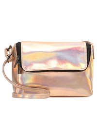 Borsa a tracolla metallica rosa con chiusura a zip, pattina piatta e tracolla regolabile. Presenta una superficie lucida e iridescente e dettagli in zip nera.