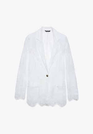 Blazer blanc en dentelle à manches longues, ourlet festonné, revers à encoche, fermeture par un bouton unique en or et poches à rabat à l'avant.