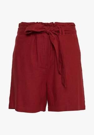 Shorts en lin rouge avec une taille élastique froncée et un lien à l'avant. Dispose de deux poches latérales et d'une coupe décontractée. Tissu texturé.