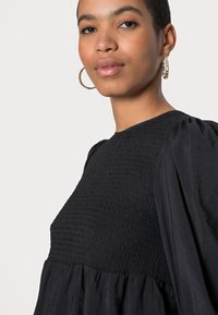Gestuz MORIANA SOLID BLOUSE - Blusa - black