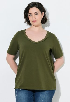 Ulla Popken, LACE TRIM SHORT SLEEVE V-NECK TEE - T-Shirt print - dark khaki