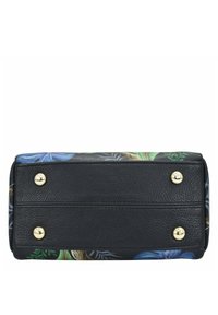 Zwarte, gestructureerde leren onderkant van een handtas met kleurrijke bloemenpatronen langs de zijkanten, afgewerkt met gouden hardware-studs voor extra ondersteuning.