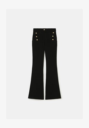 Pantalons évasés noirs en tissu lisse, avec des accents de boutons dorés à l'avant et deux poches latérales.