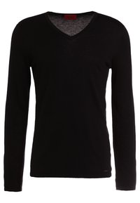 Maglione nero a maniche lunghe con scollo a V realizzato in materiale leggero con una texture morbida, caratterizzato da un sottile logo accentuato vicino all'orlo.