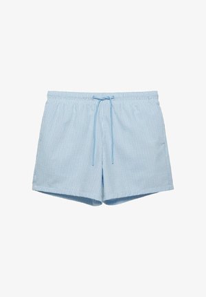 Pánské plavky světle modré a bílé proužkované, s elastickým pasem a předním stahováním na šňůrku, položené na bílém pozadí.