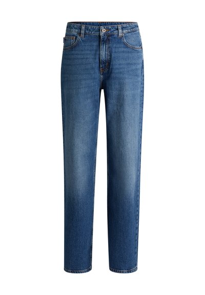 Jean en denim bleu avec une coupe droite, design à cinq poches et décoloration subtile. Présente une taille avec passants de ceinture et une fermeture à bouton en métal.