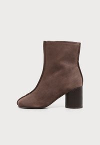 Δεν επιλέχθηκε, dark brown