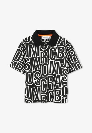 Juodas polo marškinėlis su dideliais baltais raštais įvairiomis stiliais. Trumpomis rankovėmis, juodu apykakle, trijų mygtukų užsegimu ir oranžine akcentu.