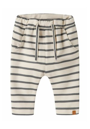 Babyhose mit creme- und grauen Streifen, elastischem Bund, Kordelzug und zwei Fronttaschen, gezeigt vor weißem Hintergrund.
