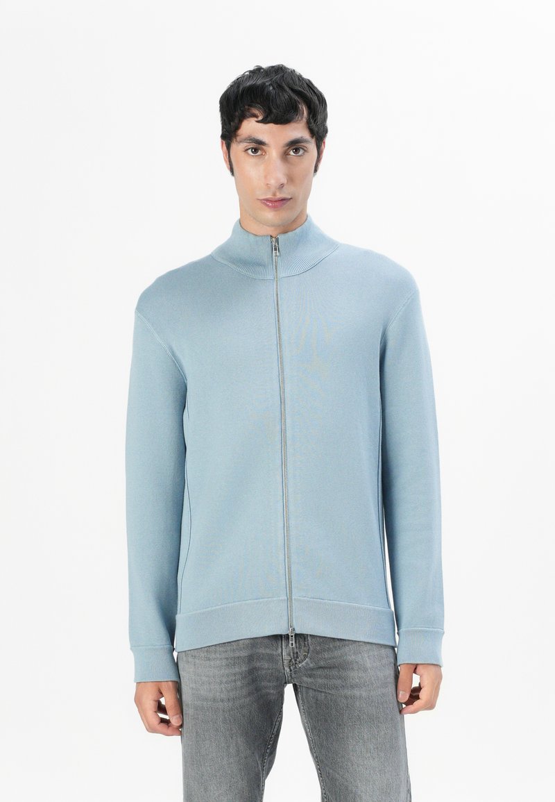 NN.07 Vest lichtblauw