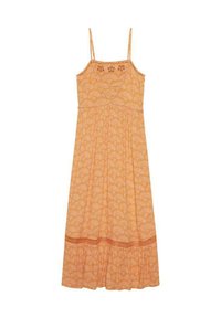Vestido maxi en naranja claro que presenta tirantes finos, un patrón de arcos superpuestos cosidos y detalles de encaje en el dobladillo.