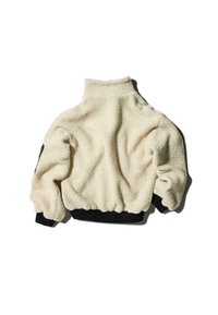 Giacca in fleece color crema con colletto alto, polsini e orlo elasticizzati neri, realizzata in un materiale testurizzato e morbido con una vestibilità rilassata.
