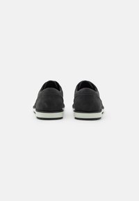 Pier One Volnočasové šněrovací boty - black