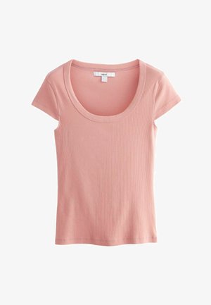 Camiseta de manga corta de rayas en color rosa con un escote en forma de barco. Textura suave y diseño ajustado, con una etiqueta de la marca en el cuello.
