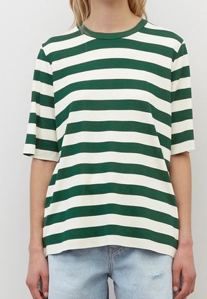 Zielono-biała w paski koszulka z okrągłym dekoltem, krótkimi rękawami i luźnym krojem, wykonana z miękkiej bawełny.