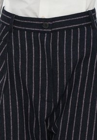Henrik Vibskov SHADY SUITING PANTS - Stoffhose - dark blue