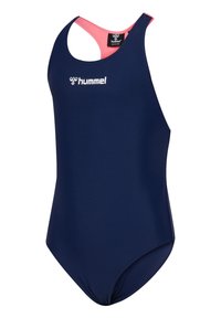 Maillot de bain une pièce bleu marine avec une touche de rose au niveau du col. Présente un dos nageur, un logo sur la poitrine et une texture lisse.