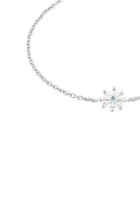 Bracciale in argento con charm a forma di fiocco di neve, caratterizzato da una pietra preziosa centrale di colore azzurro chiaro e dettagli arrotondati.