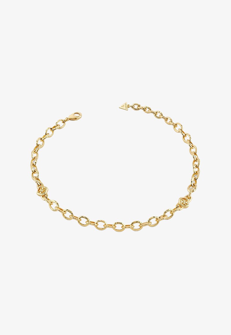 Collier en chaîne d'or avec des maillons ovales et deux petits charms décoratifs, l'un près du fermoir et l'autre le long de la chaîne.