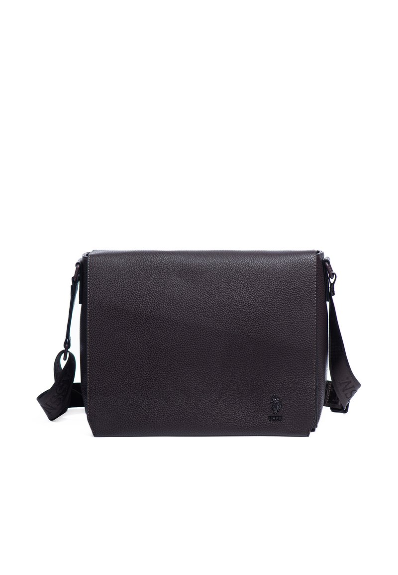Borsa a tracolla in pelle nera con finitura testurizzata, dotata di chiusura a patta, tracolla regolabile e un discreto logo sul davanti.