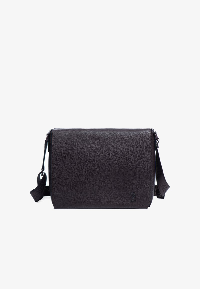 Borsa a tracolla in pelle nera con finitura testurizzata, dotata di chiusura a patta, tracolla regolabile e un discreto logo sul davanti.